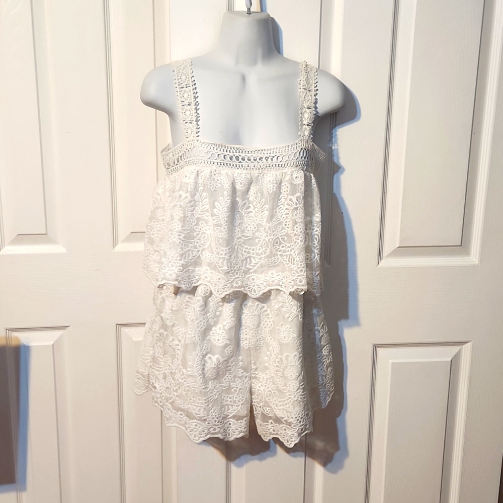 Showpo lace romper size 8 new with tags